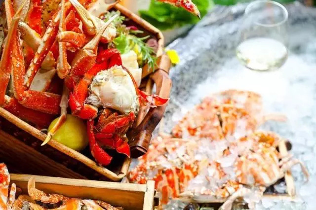 巨抵！399=2大1长隆小白虎餐厅自助午餐，边吃边睇白虎，周日不加收