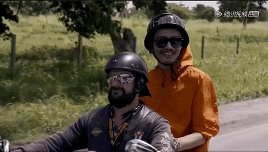 为什么朴树这么火,为什么朴树弹吉他左手不动