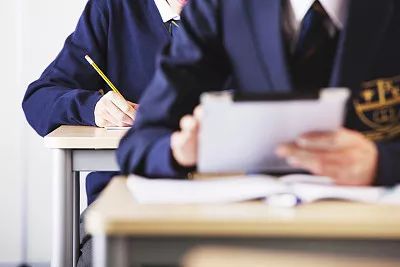 「微辣」已有三套校服,还得买?