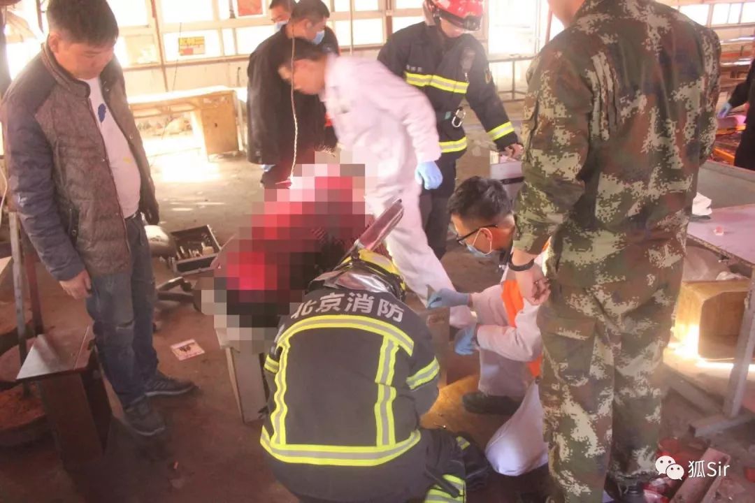 警法小报11.2|父亲在坠江公交遇难儿子含泪救援80小时