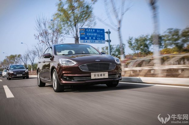 试驾全新福特福睿斯,福睿斯性价比