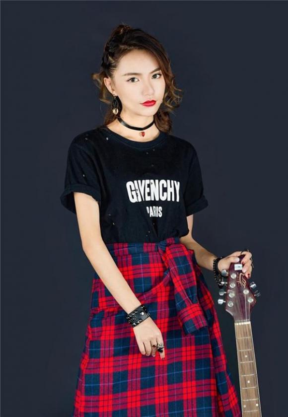 卓鸣酷狗首唱《偷偷爱》引万人围观