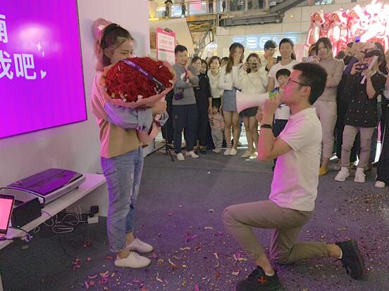 床上见!投影如此轰趴背后的市场逻辑