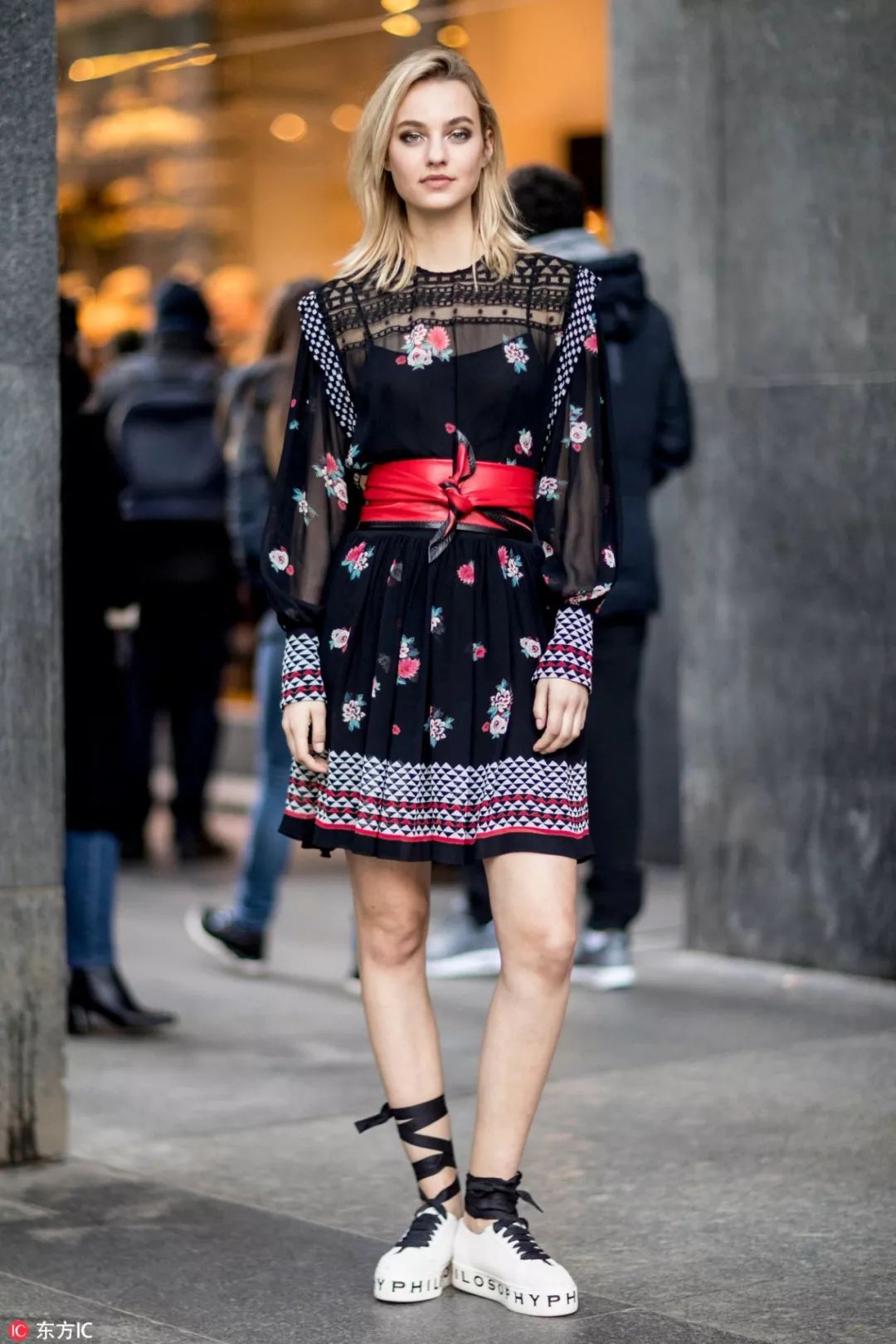 鞋带绕脚脖,鞋带勒脚脖会水肿吗