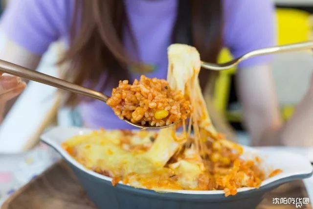 漂亮小姐姐开的网红店,高颜值小姐姐做美食