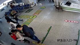 刚刚，新华社刊发沭阳交警翻越护栏救人一事