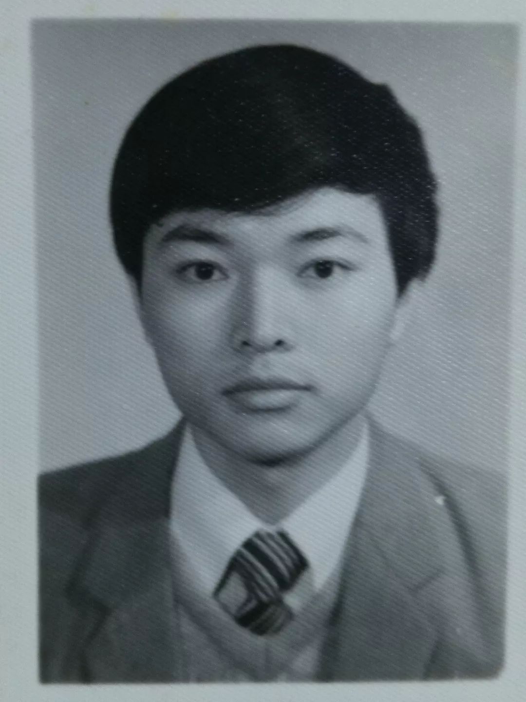 「影像志」水唯善下方成海，山不矜高自为峰