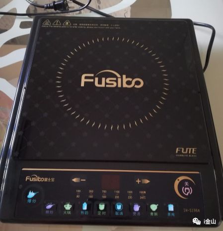 全新Gucci包、电磁炉……这期跳蚤市场有点不一样！