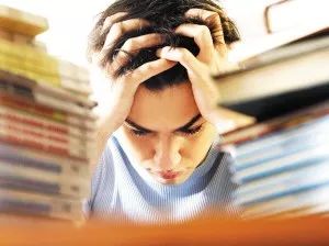 教练车整齐的排成一排,驾校教练车排列图片