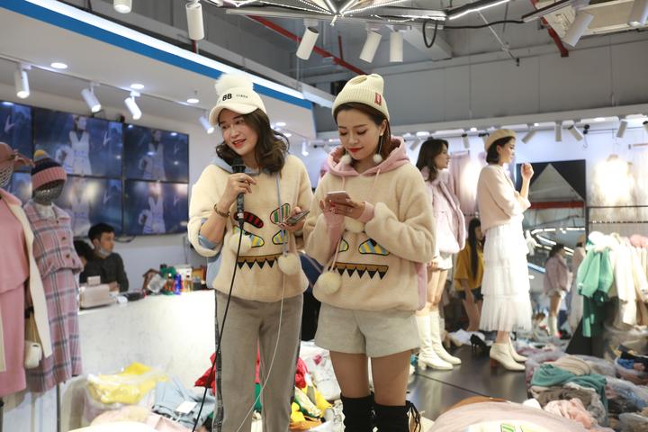 从山里娃到亿万富翁,从山里娃到企业家完整视频