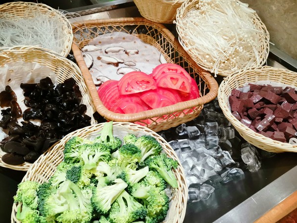 荣耀Magic2拍照如何？手持超级夜景赞爆