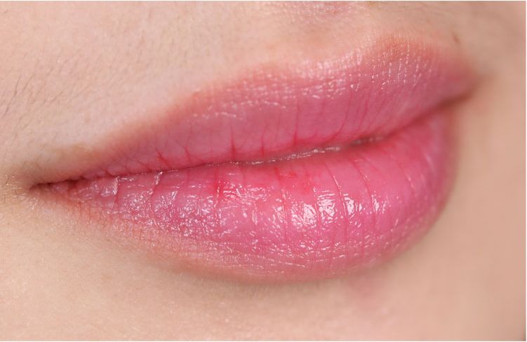 风靡泰国，男女必备的打啵神器，这支润唇膏涂一次等于敷10次唇膜