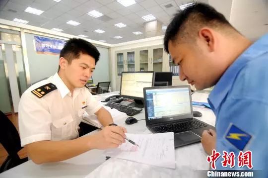 出国千万不要帮人带东西,出国要小心别人送的东西不能要