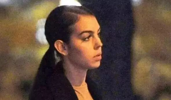 c罗求婚成功女友手戴钻戒照曝光,c罗求婚成功全过程