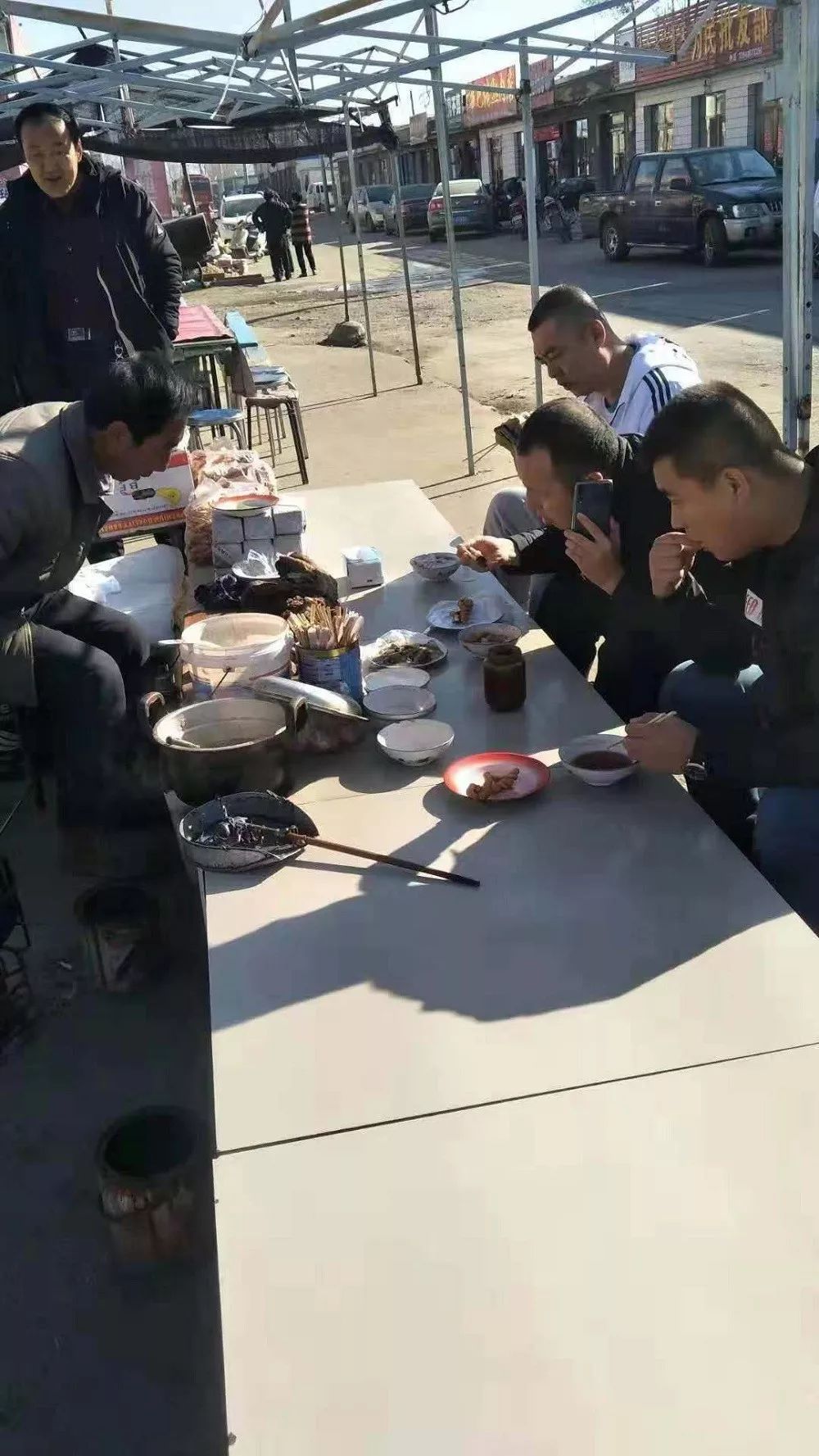 「本土」碗托情长