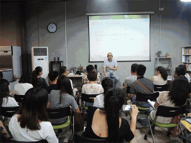 白天咖啡店晚上小酒馆,手把手教你开小酒馆