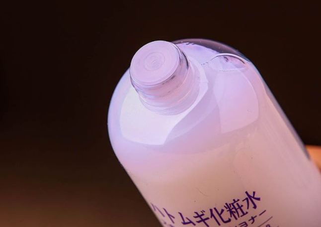 闭着眼睛用也不心疼却会一生回购的化妆水，用完一瓶白一度！