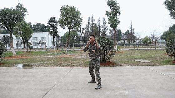 实用兵哥示范格斗术快来学两招,实用兵哥动图示范简单格斗术