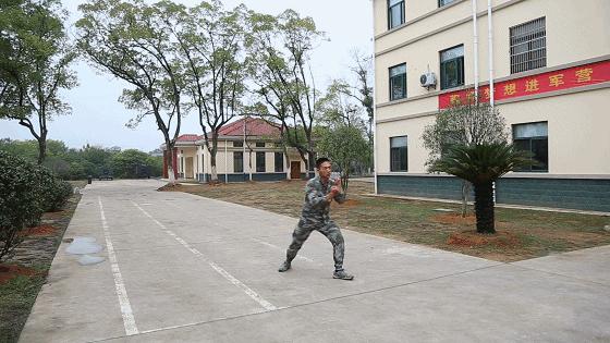 实用兵哥示范格斗术快来学两招,实用兵哥动图示范简单格斗术