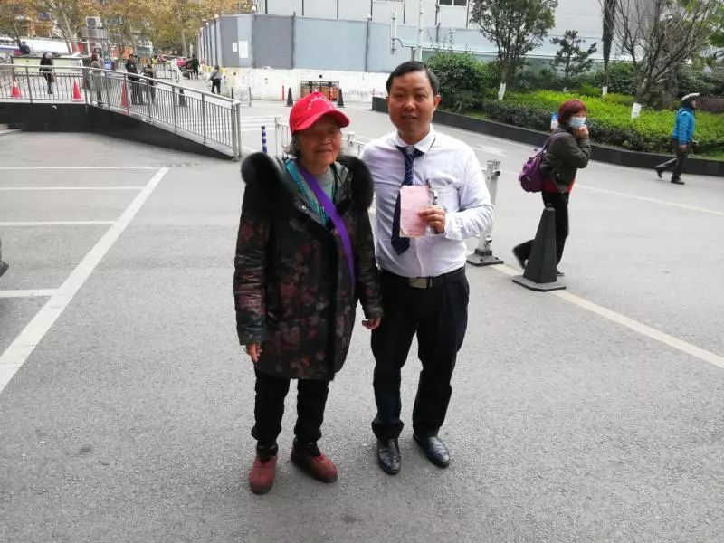 这张欠条保存近50年，七旬老人还医院欠款66.22元