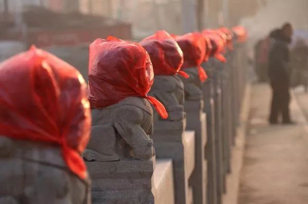 门口石狮子讲究,石狮子公母区别