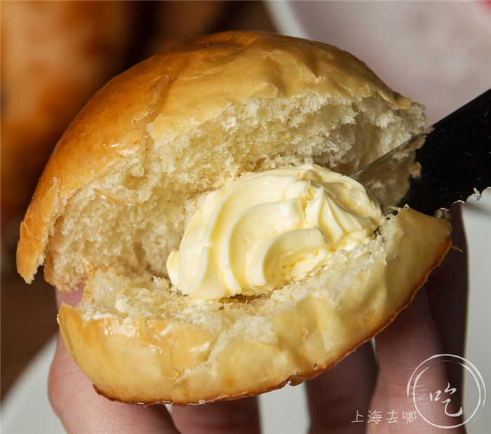 魔都惊现1200㎡「运动餐厅」！桌球飞镖无限畅玩，凌晨2点才打烊！