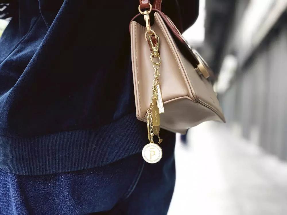 「周一八点档」奉上满分酒庄嘉伯乐极致款，更有鹅司“大牌”钥匙链超值折扣