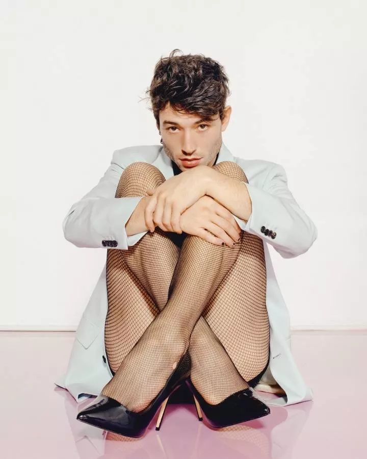 除了登上《Playboy》，“默然者”Ezra还是男女通杀的Fashionicon