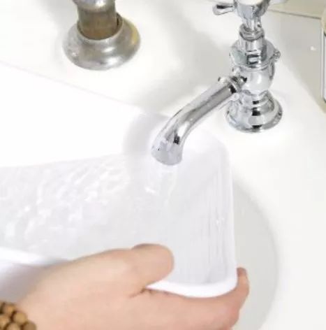 毛衣领口变形怎么处理,哪些毛衣衣领不会变形