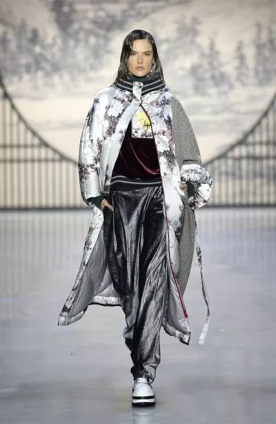 故宫口红中国风,如何看待故宫博物院的故宫口红