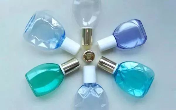 想缓解眼疲劳?看绿色的东西、转动眼球都是没用的,正确的做法是……