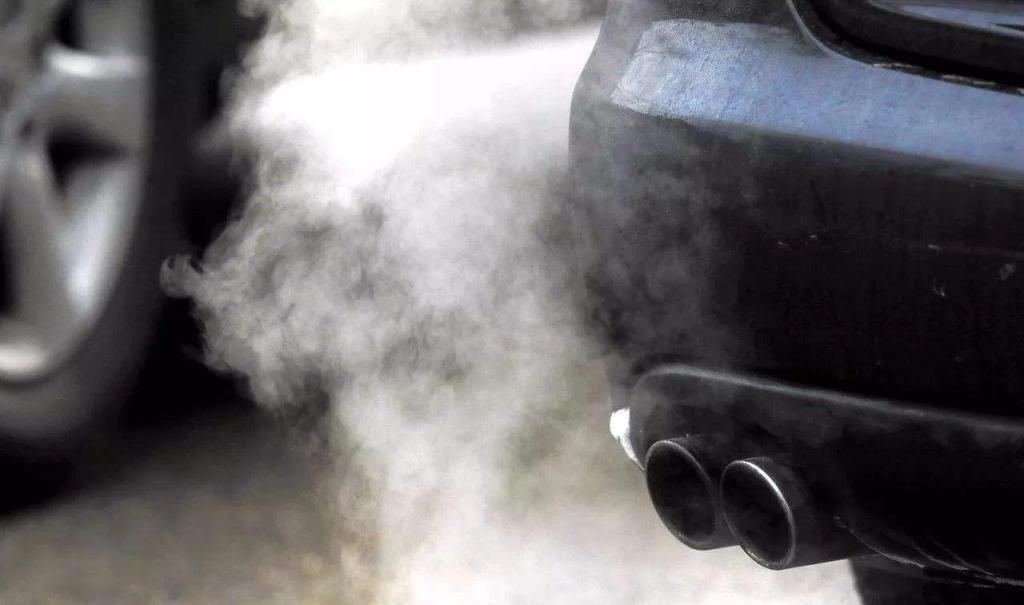 雪季行车注意事项,大雪天气行车安全注意事项