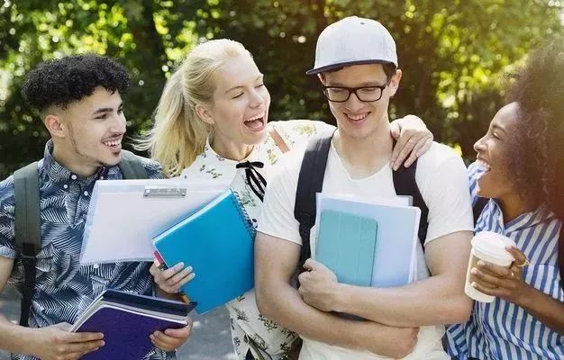 我最讨厌别人说，“你都去留学了还差钱啊？”