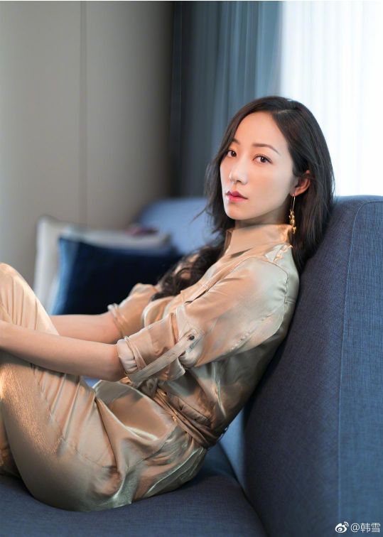 被讽花瓶18年，如今凭实力爆红，热搜欠她两个第一