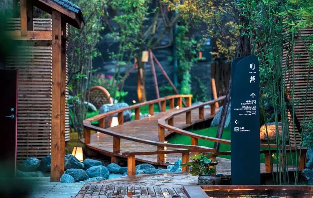 青城山玩雪泡温泉,冬天到青城山泡温泉的好地方