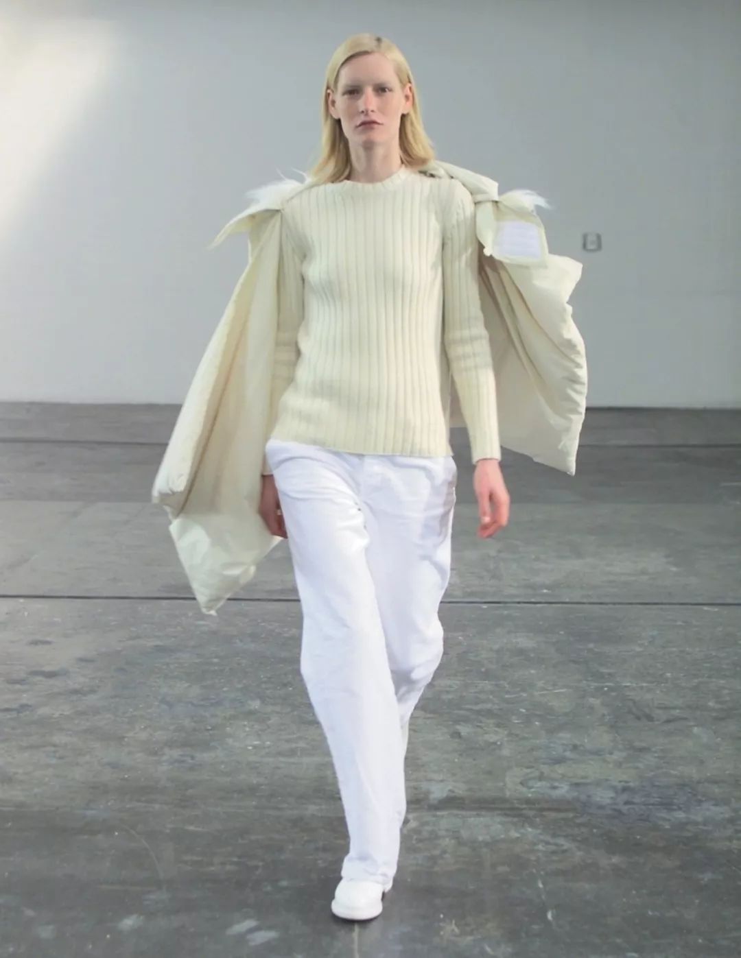 看完这篇别再说羽绒服不时髦,造型示范