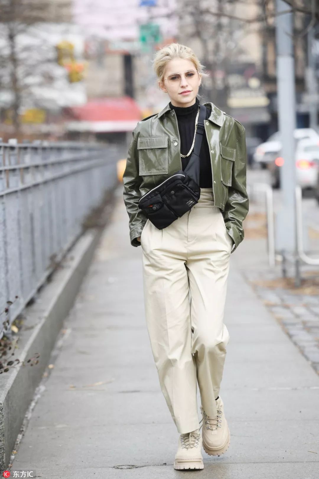 衣服越厚包越小,今年冬天衣服穿得越厚越时髦