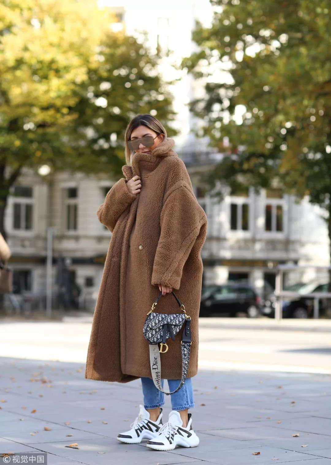 长大衣运动鞋,每次穿长大衣身高不够高跟鞋来凑