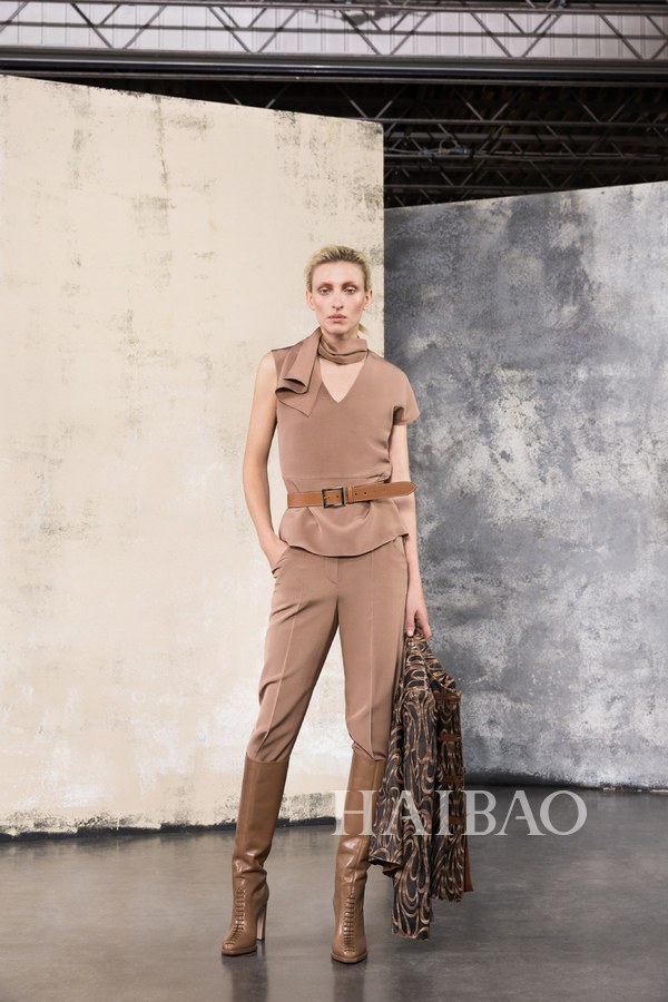 乔治阿玛尼2022秋冬高定,乔治阿玛尼2019秋冬时装秀女装