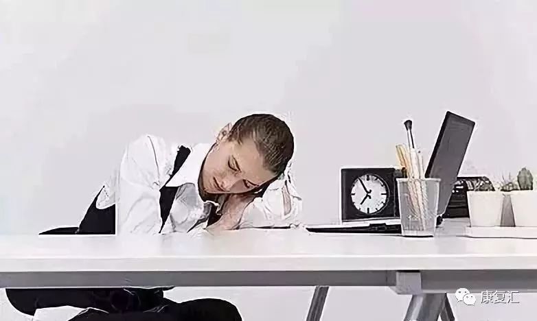 高低肩怎么快速纠正改善,严重高低肩怎么自我矫正