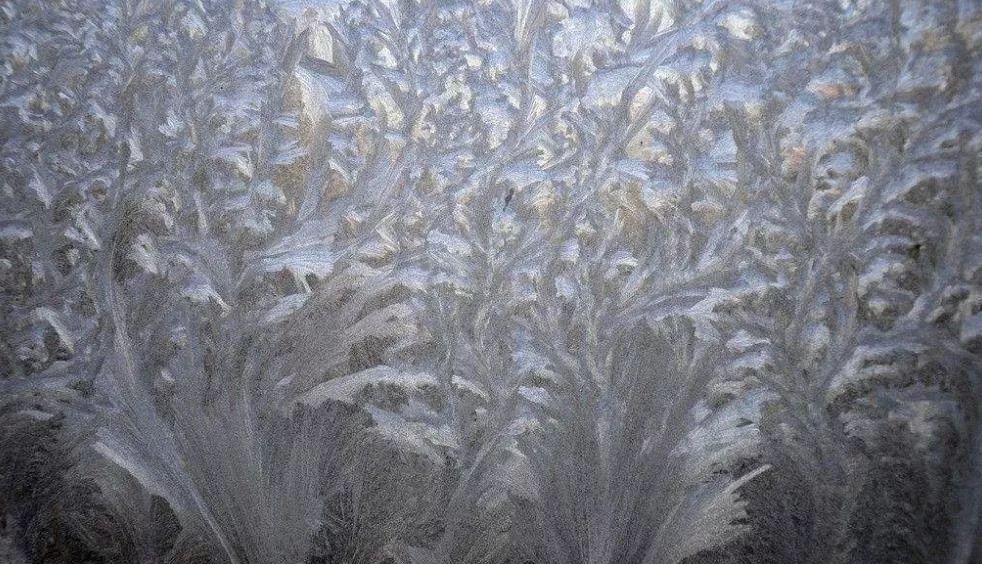 冬天窗户流水怎么处理最好,窗户上结水怎么解决