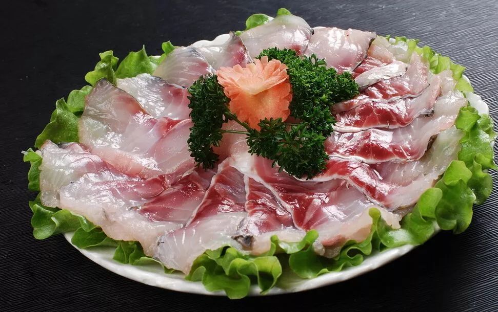 吃鱼生需要注意些什么,爱吃鱼的注意了这些部位最好别吃