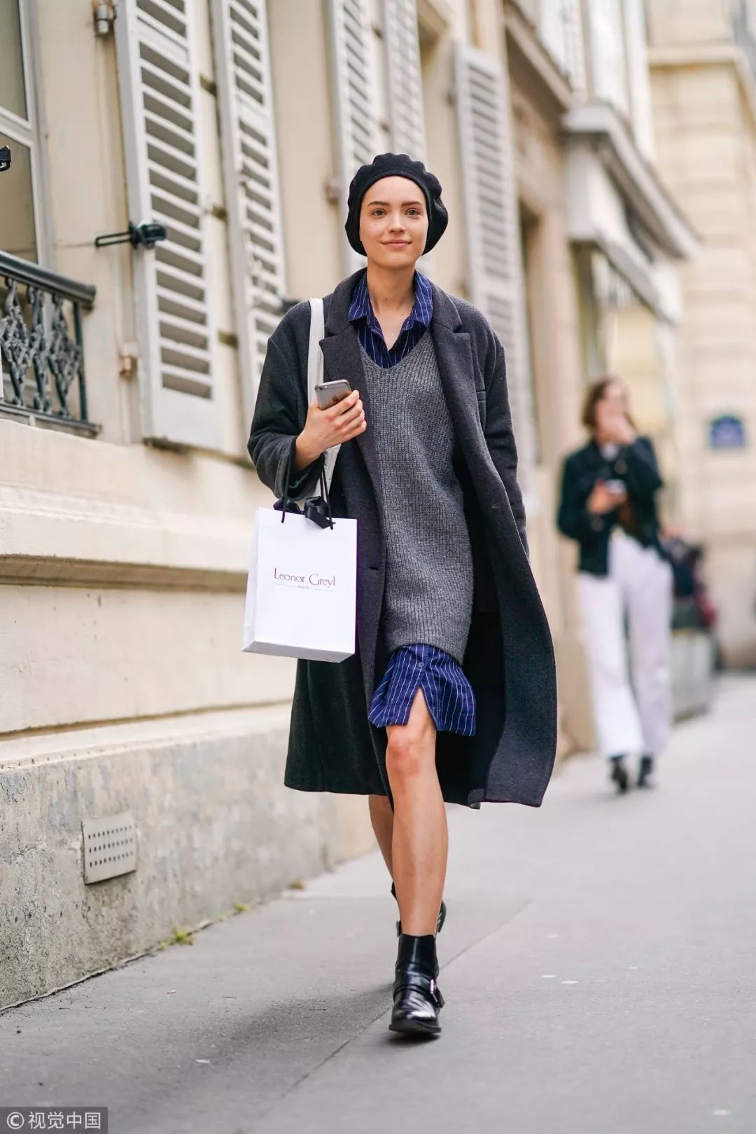 v领毛衣显脖子长吗,v领毛衣和圆领毛衣哪个显脸小