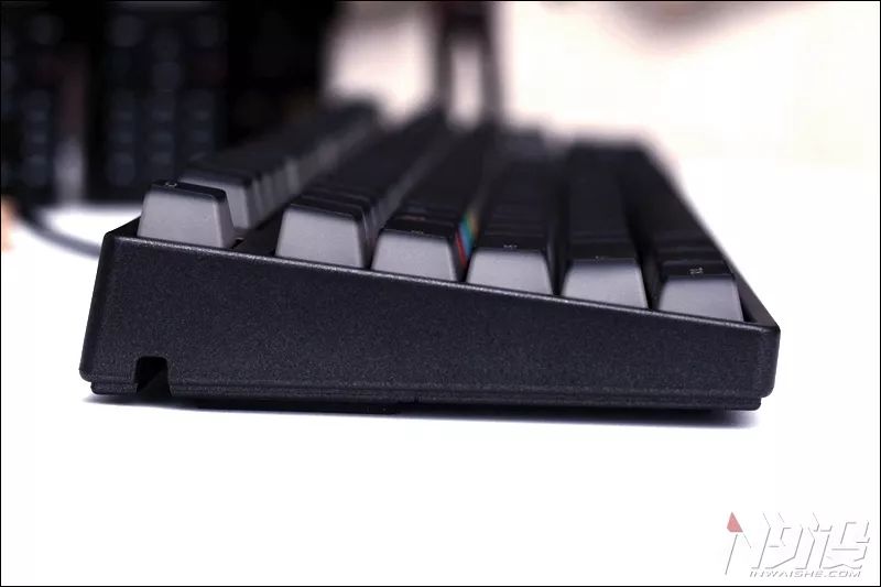 不玩灯的键盘,玩灯的机械键盘