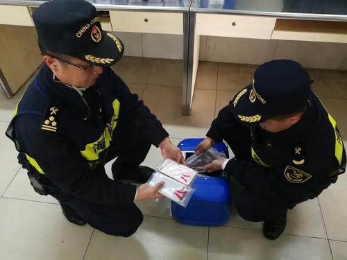 深圳海关查获所有走私车图片,深圳海关查获伪装水箱