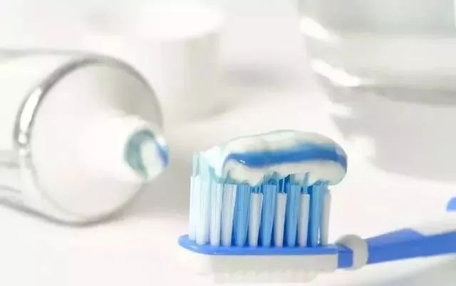 牙膏贵的与便宜的效果有啥不一样,牙膏到底要不要买贵的