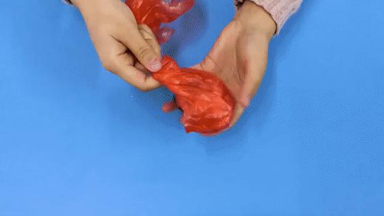 剥大蒜怎么才能快速剥出薄膜,剥完整大蒜皮妙招视频