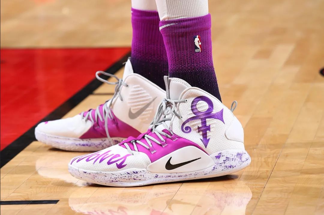 哈雷尔穿搭出场,哈雷尔穿锐步