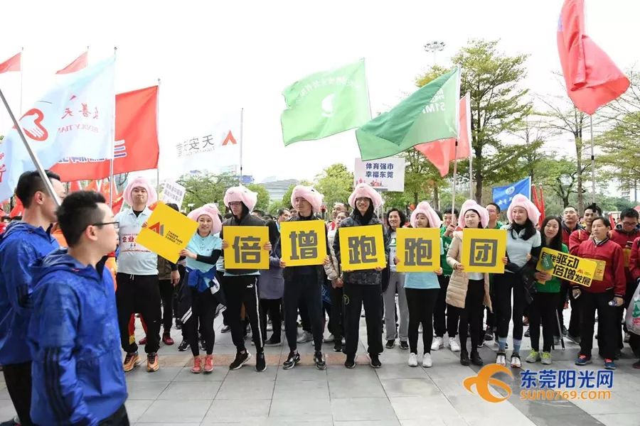 全城沸腾用最高礼遇迎接英雄,全城沸腾迎英雄