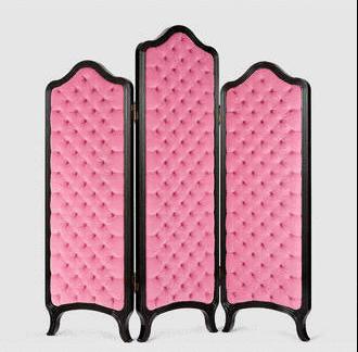 住范思哲酒店,用着CARTIER家居,吃着CHANEL甜品,奢侈品牌:你的玛丽苏生活已被我们承包~